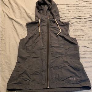 Eddie Bauer light vest like new, Large